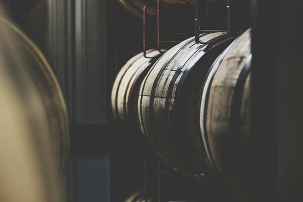 Où séjourner en Écosse pour des vacances avec des cours de distillation de whisky et des randonnées dans les Highlands?